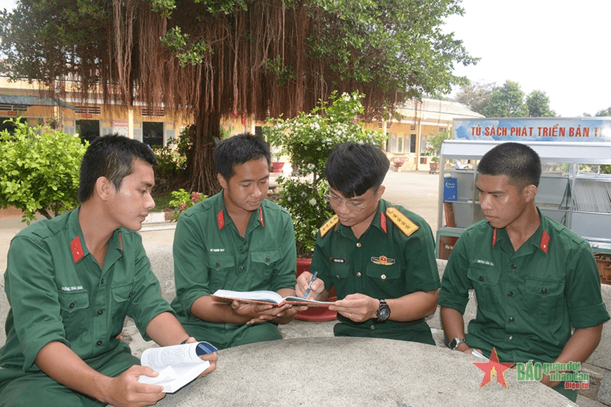 Thân thương khuôn mặt binh nhì