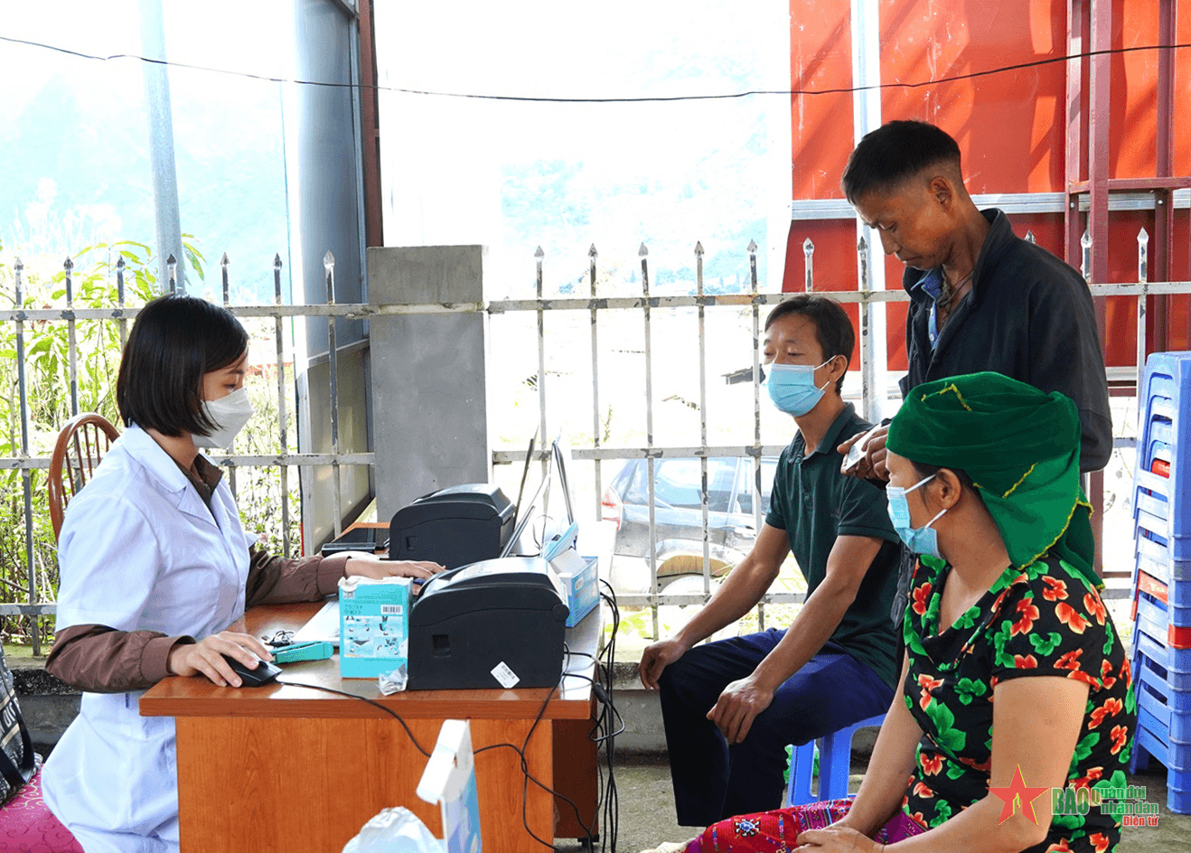 Khám sàng lọc bệnh lao và bệnh không lây nhiễm cho người dân Thị trấn Mèo Vạc