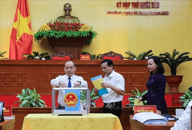 Hòa Bình: Lấy phiếu tín nhiệm 25 người giữ chức vụ do Hội đồng nhân dân tỉnh bầu