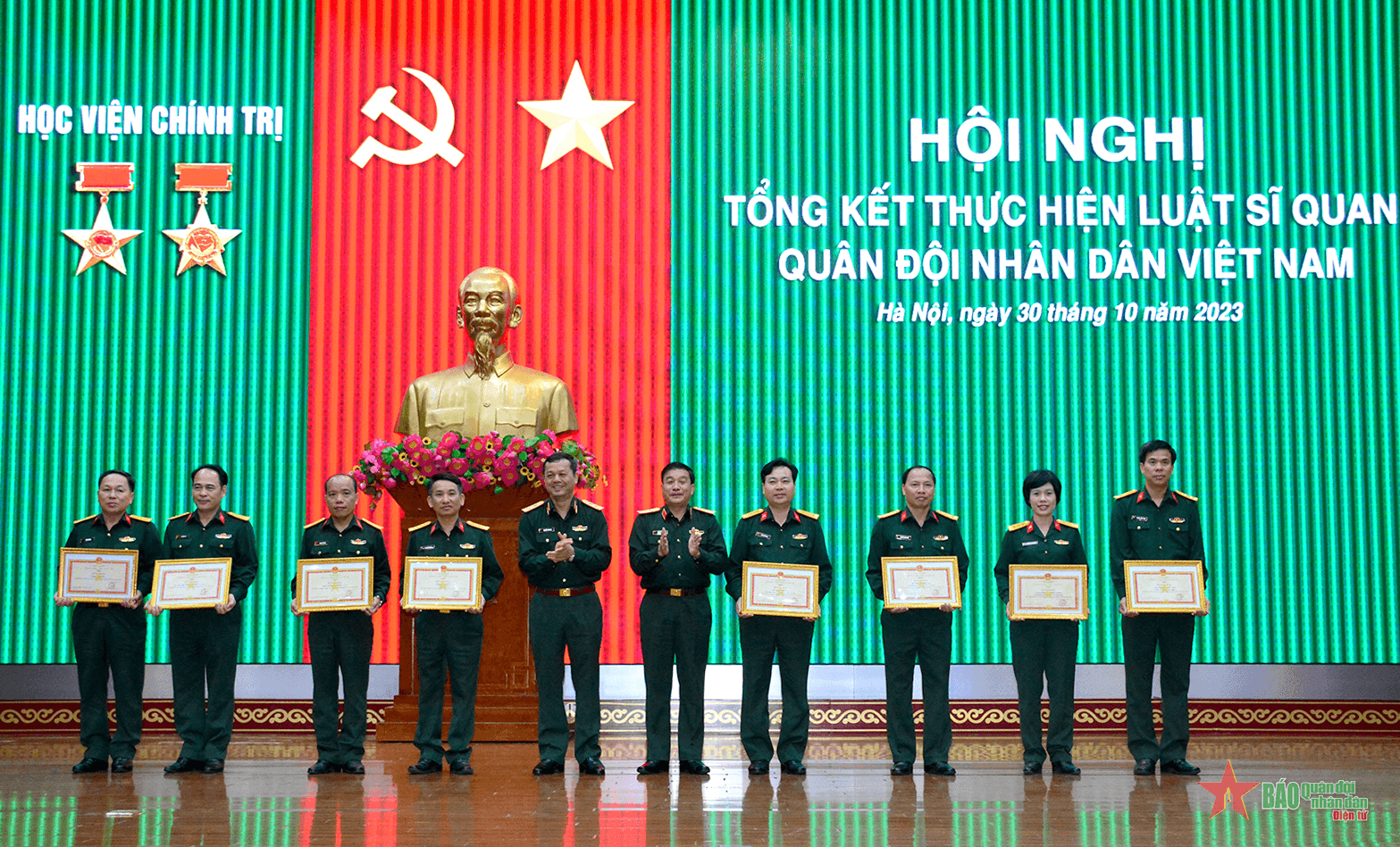 Trung tướng Nguyễn Văn Gấu dự tổng kết thực hiện Luật Sĩ quan Quân đội nhân dân Việt Nam tại Học viện Chính trị