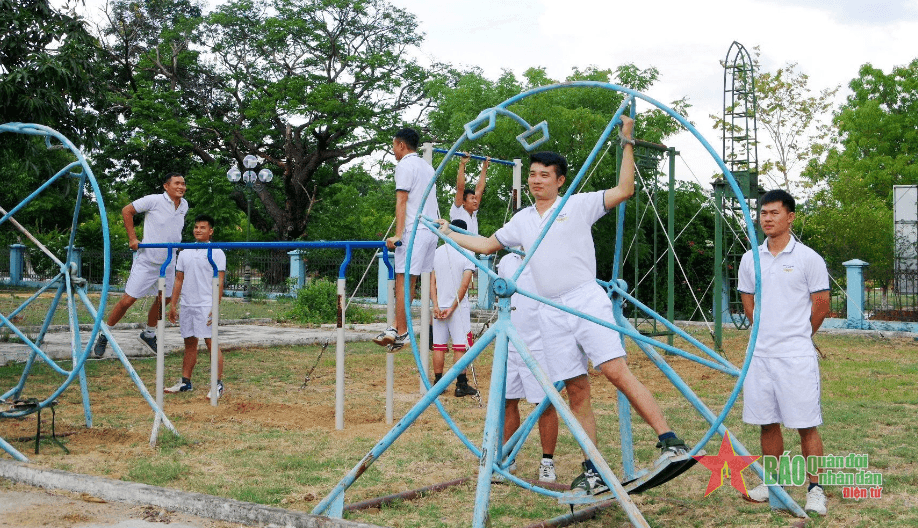 Rèn thể lực nâng cao sức khỏe phi công
