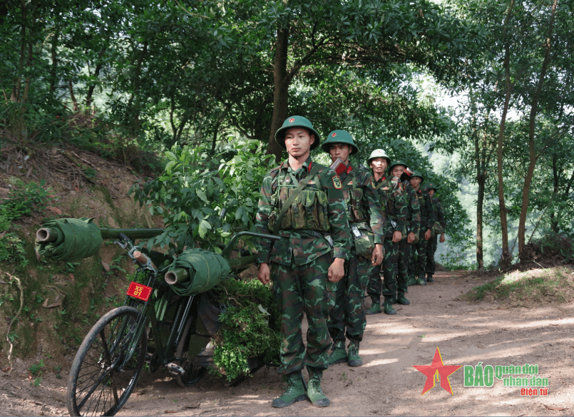 Ống kính bạn đọc: Huấn luyện vận tải thô sơ