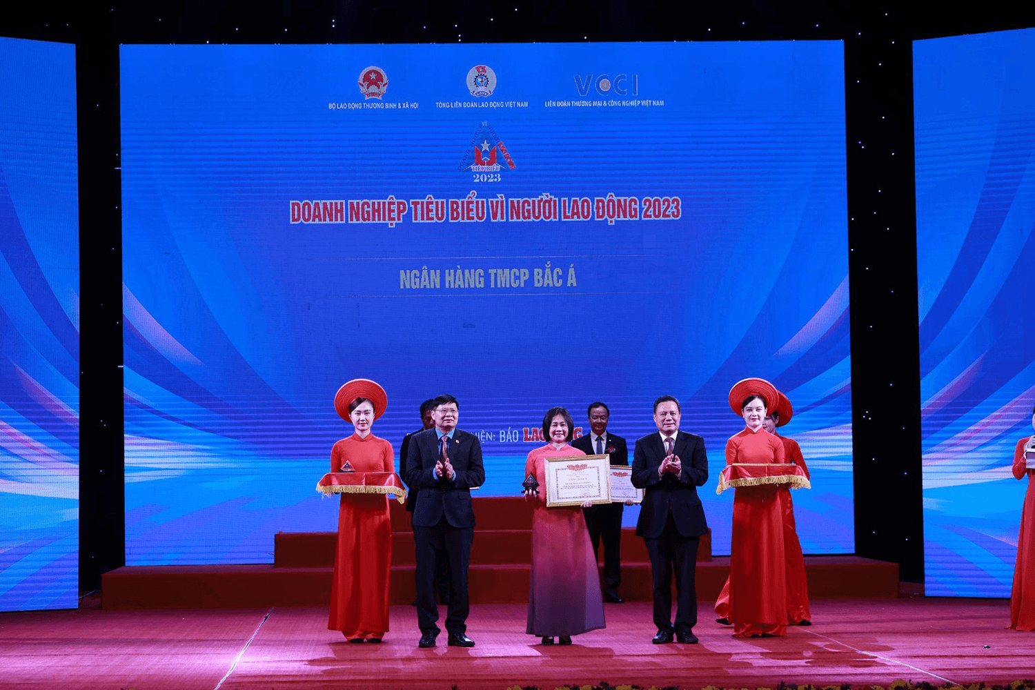 BAC A BANK được vinh danh “doanh nghiệp tiêu biểu vì người lao động năm 2023”