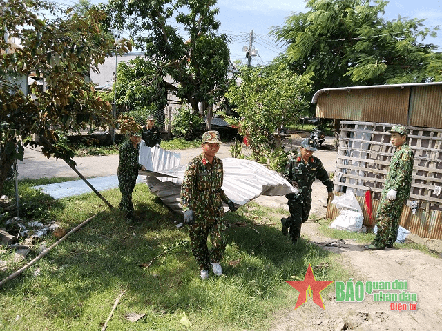 Trung đoàn 892 (Bộ CHQS tỉnh An Giang): Giúp nhân dân khắc phục hậu quả thiên tai