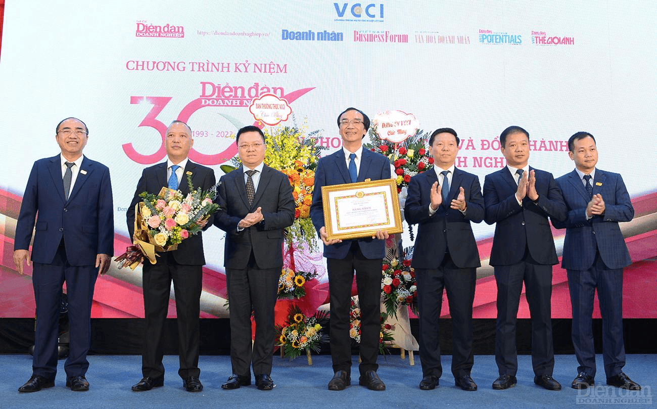 Tạp chí Diễn đàn Doanh nghiệp đồng hành với doanh nhân, doanh nghiệp