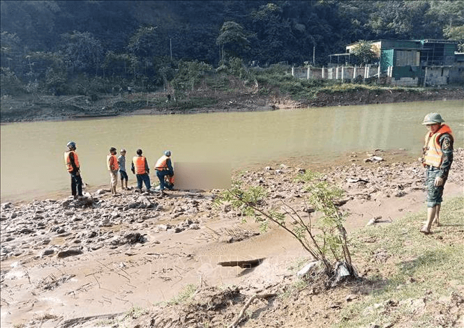Tìm thấy thi thể nạn nhân đuối nước trên sông Nậm Mộ