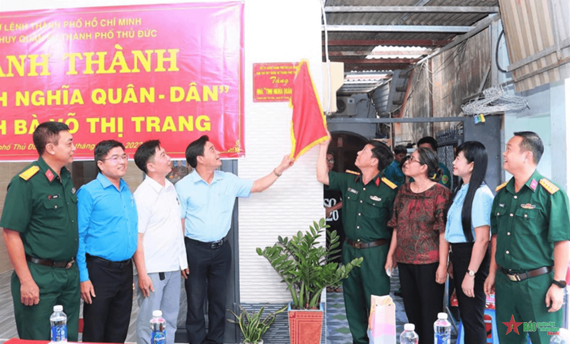 Bàn giao nhà “Tình nghĩa quân - dân” tặng gia đình chiến sĩ dân quân khó khăn