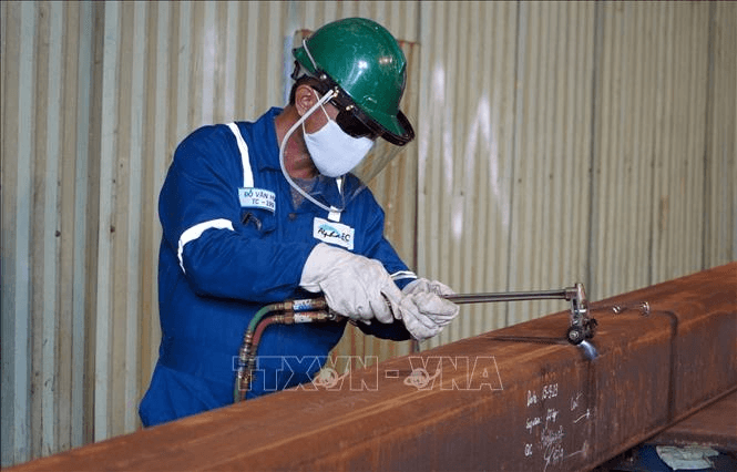 Sản xuất công nghiệp tăng ở 49 địa phương
