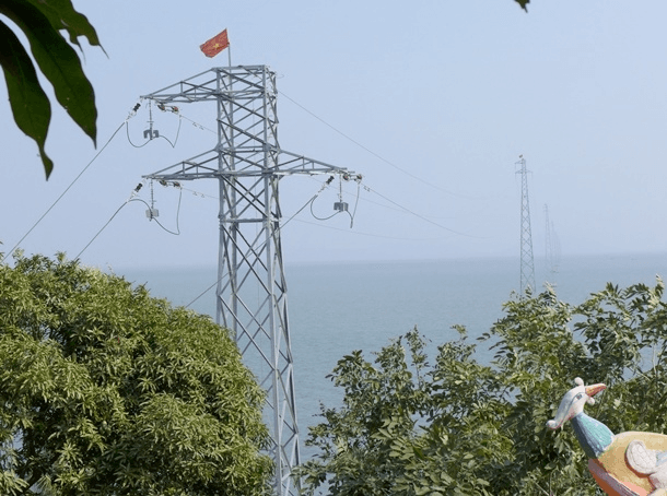 Sét đánh làm đứt đường dây 22kV, hơn 3.000 khách hàng mất điện