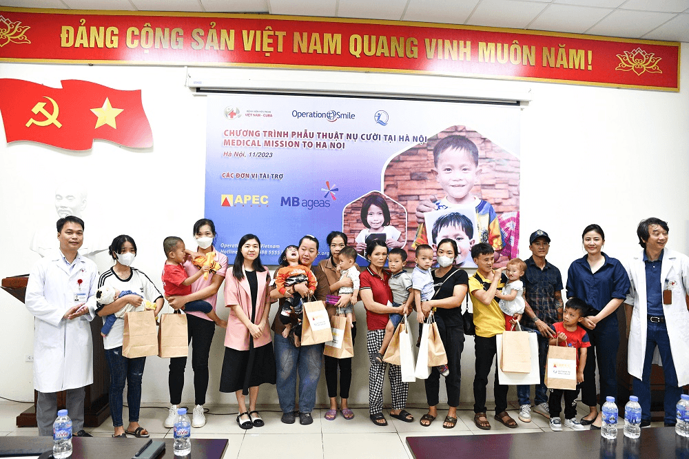 Bảo hiểm nhân thọ MB Ageas Life đồng hành cùng bệnh nhi phẫu thuật nụ cười miễn phí