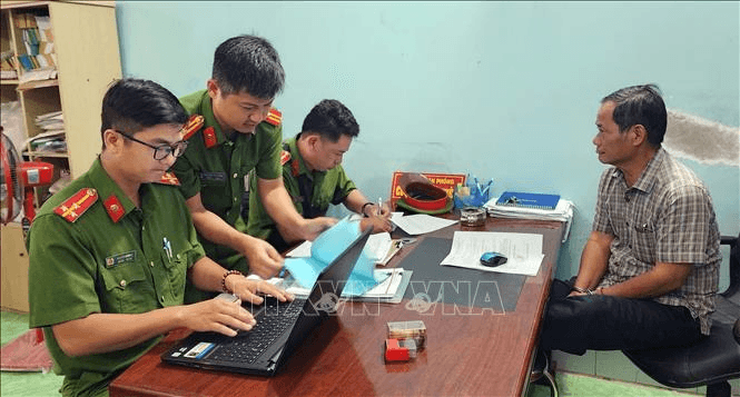 Bắt tạm giam Trưởng văn phòng công chứng thiếu trách nhiệm gây hậu quả nghiêm trọng