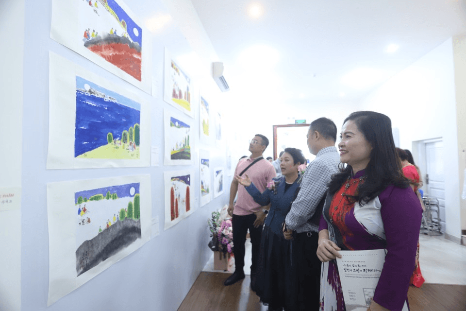 Trưng bày 85 bức tranh của họa sĩ nổi tiếng Hàn Quốc
