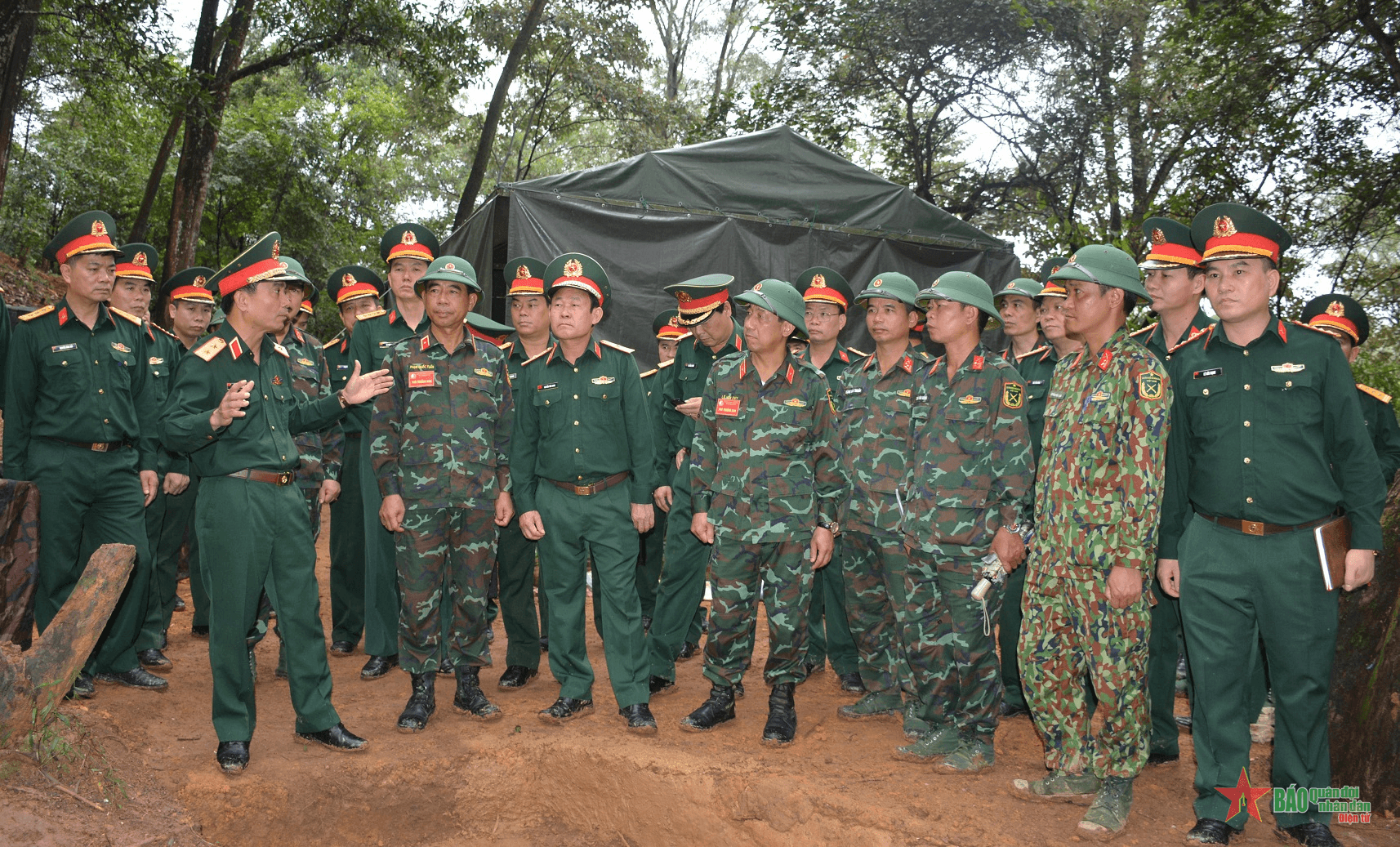 Trung tướng Nguyễn Doãn Anh kiểm tra công tác chuẩn bị diễn tập tại Trường Sĩ quan Lục quân 1