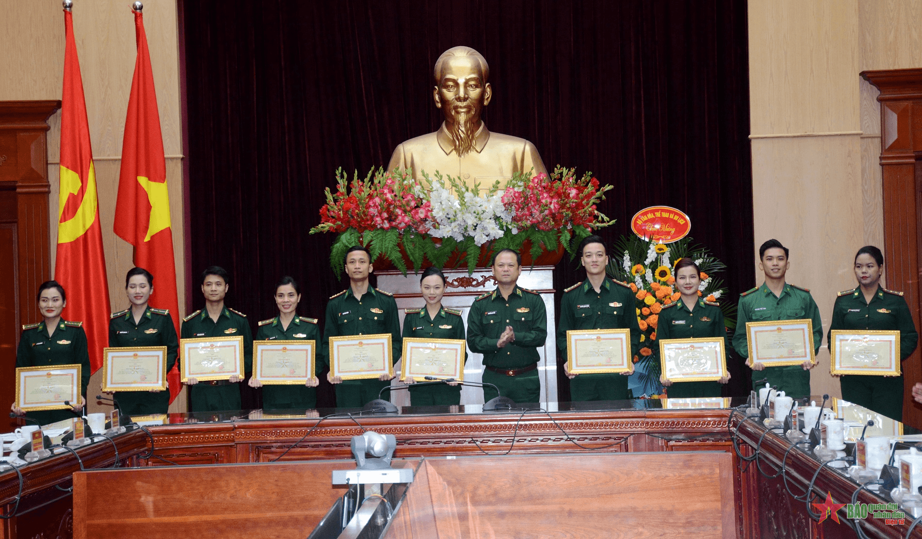 Gặp mặt tuyên dương, khen thưởng Đoàn Văn công Bộ đội Biên phòng
