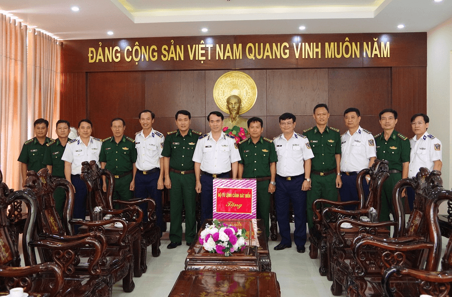 Bộ tư lệnh Cảnh sát biển thăm, tặng quà Bộ đội Biên phòng tỉnh Bình Thuận