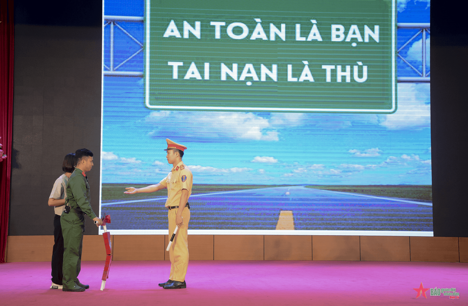 Bộ tư lệnh Thủ đô Hà Nội: Giao lưu “Chiến sĩ và thanh niên Thủ đô với an toàn giao thông năm 2023”