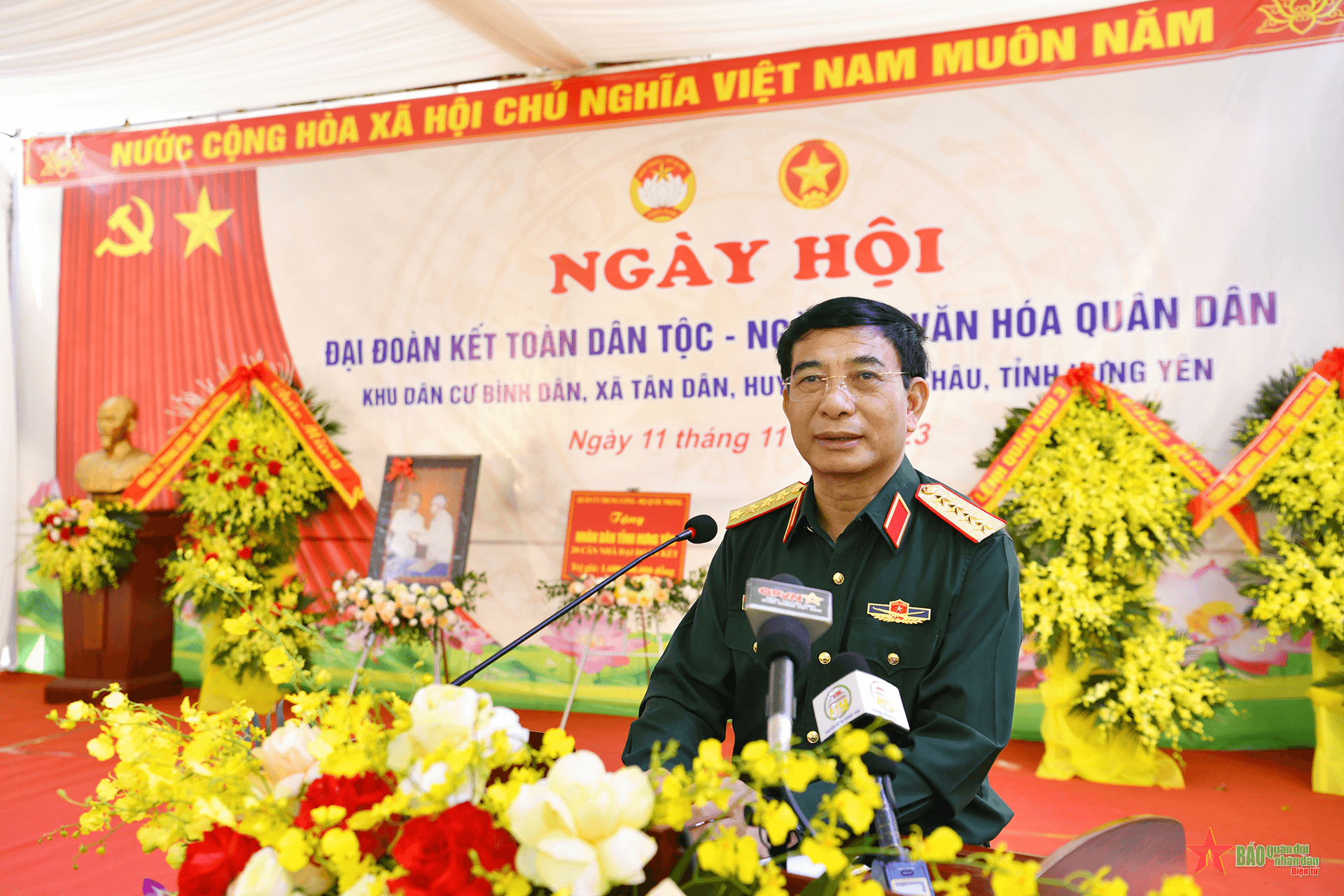Đại tướng Phan Văn Giang dự Ngày hội Đại đoàn kết toàn dân tộc tại Hưng Yên