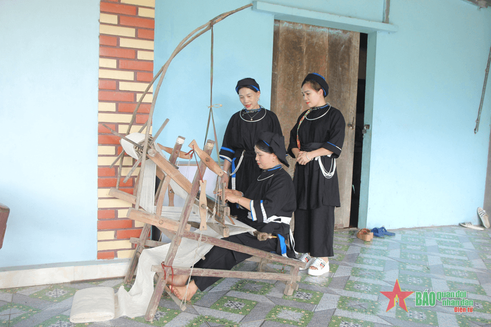 Hồi sinh nghề dệt ở Khuôn Thê