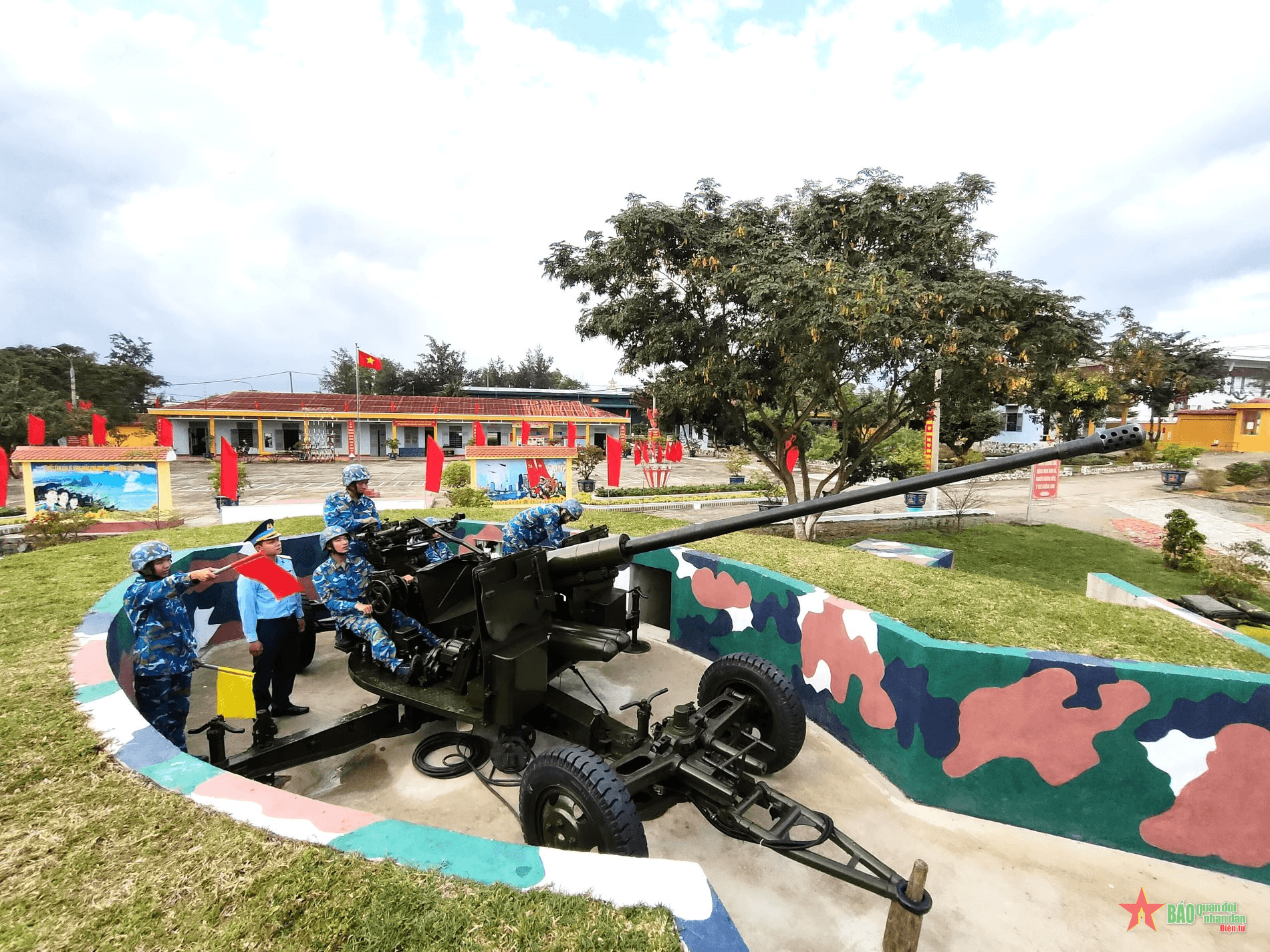 Canh trời Tổ quốc ngày Xuân