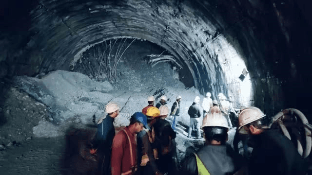 Vụ sập đường hầm ở Ấn Độ: Khẩn trương cứu hộ các công nhân bị mắc kẹt