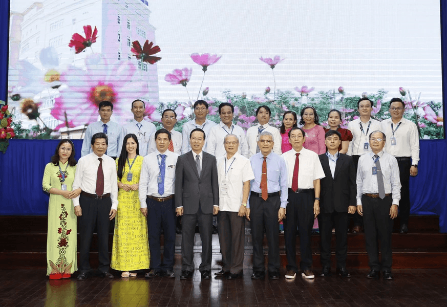 Chủ tịch nước thăm Trường Đại học Khoa học Xã hội và Nhân văn TP Hồ Chí Minh