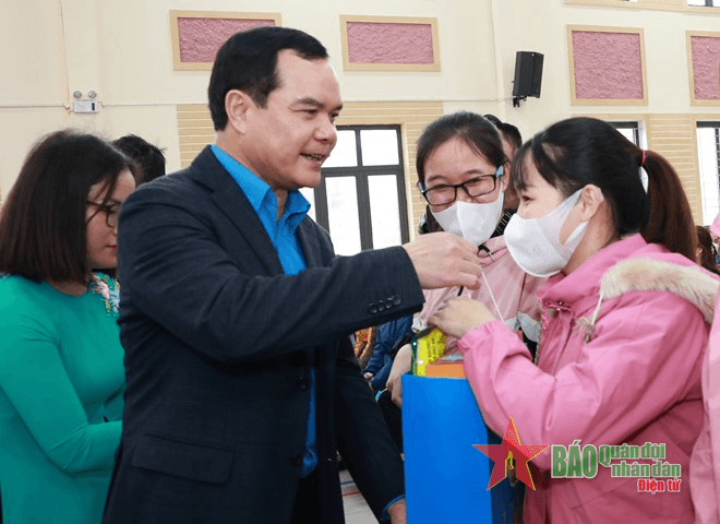 Linh hoạt các hình thức chăm lo Tết Nguyên đán 2024 cho người lao động