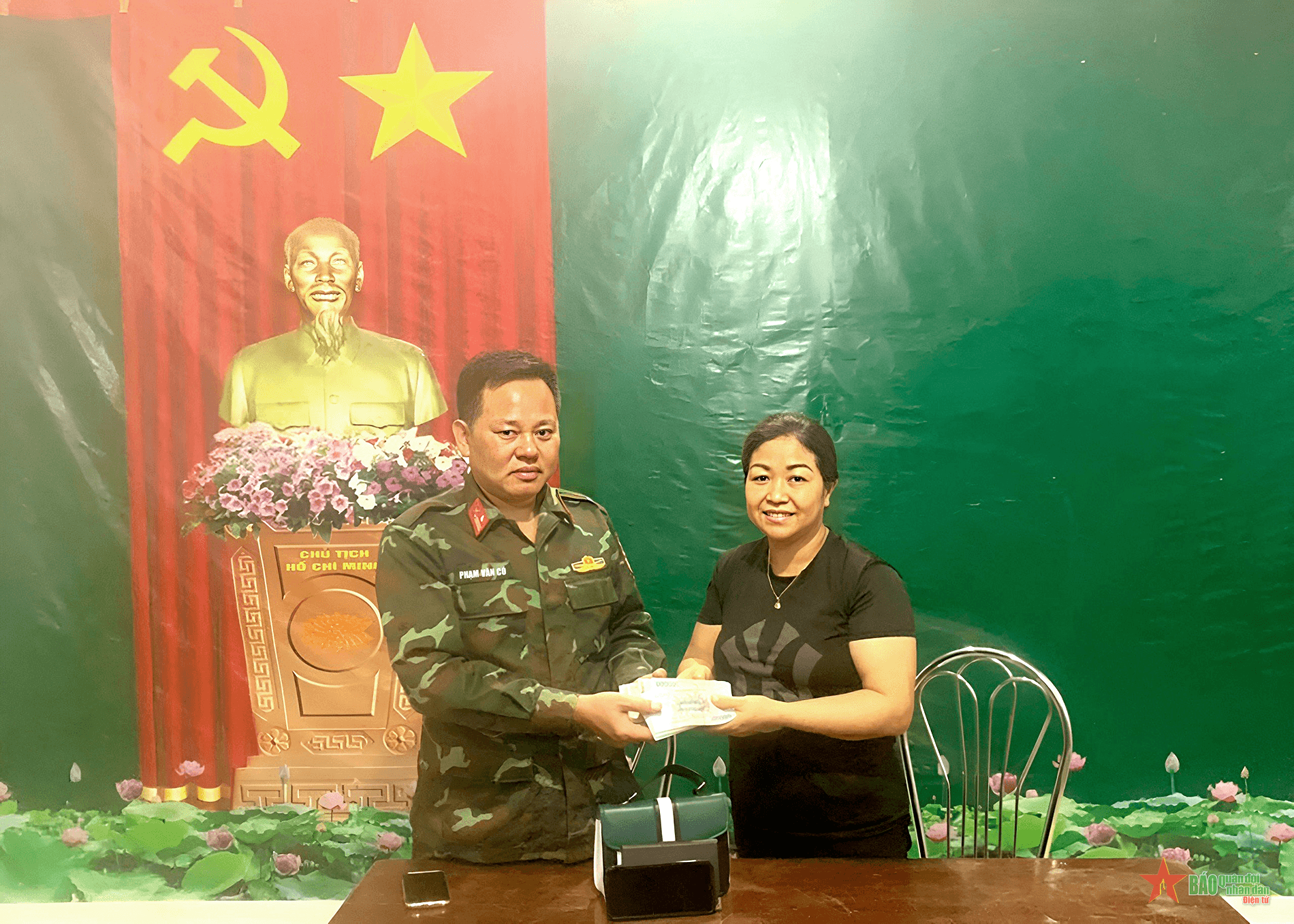 Thiếu tá QNCN Phạm Văn Có nhặt được của rơi trả người đánh mất