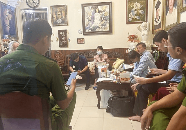 Bắt quả tang một người tự xưng bác sĩ hành nghề khám, chữa bệnh không phép