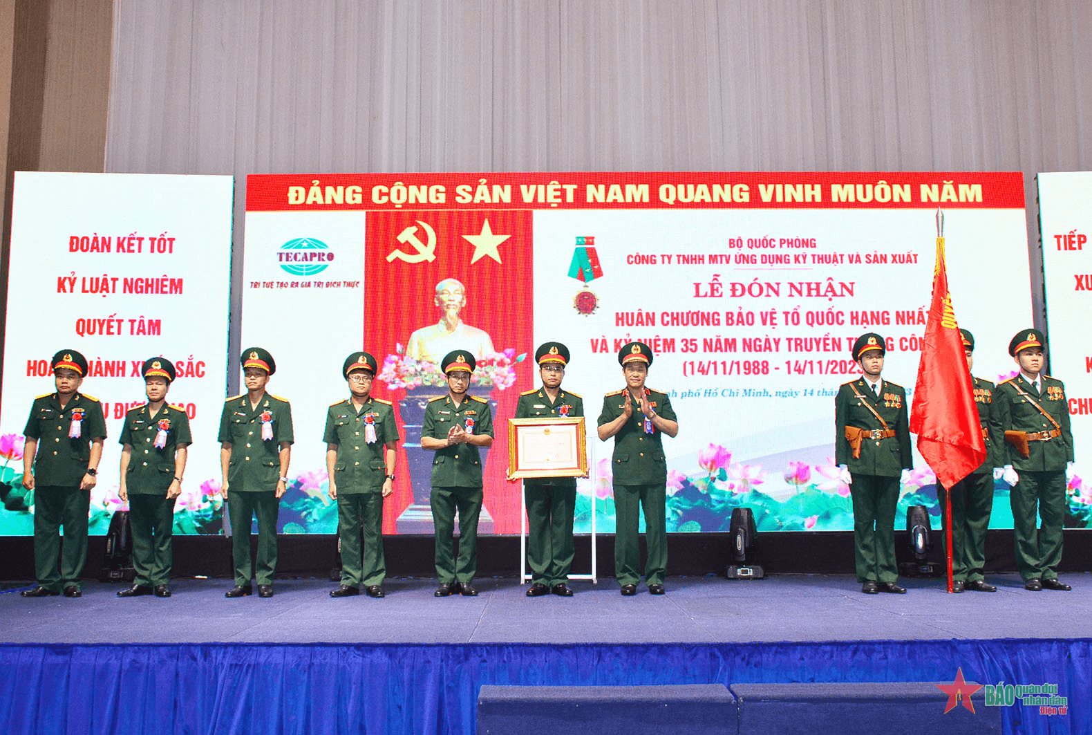 Thượng tướng Vũ Hải Sản dự Lễ đón nhận Huân chương Bảo vệ Tổ quốc hạng Nhất của Công ty TECAPRO