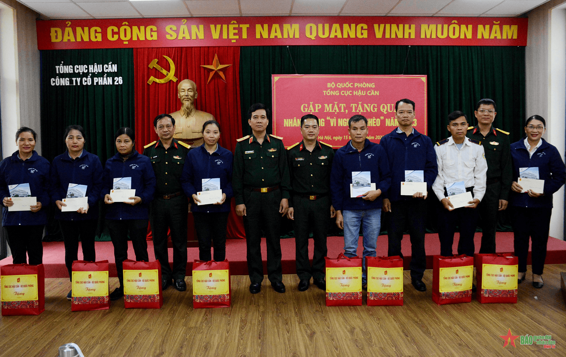 Tổng cục Hậu cần trao quà tặng quân nhân, người lao động có hoàn cảnh khó khăn