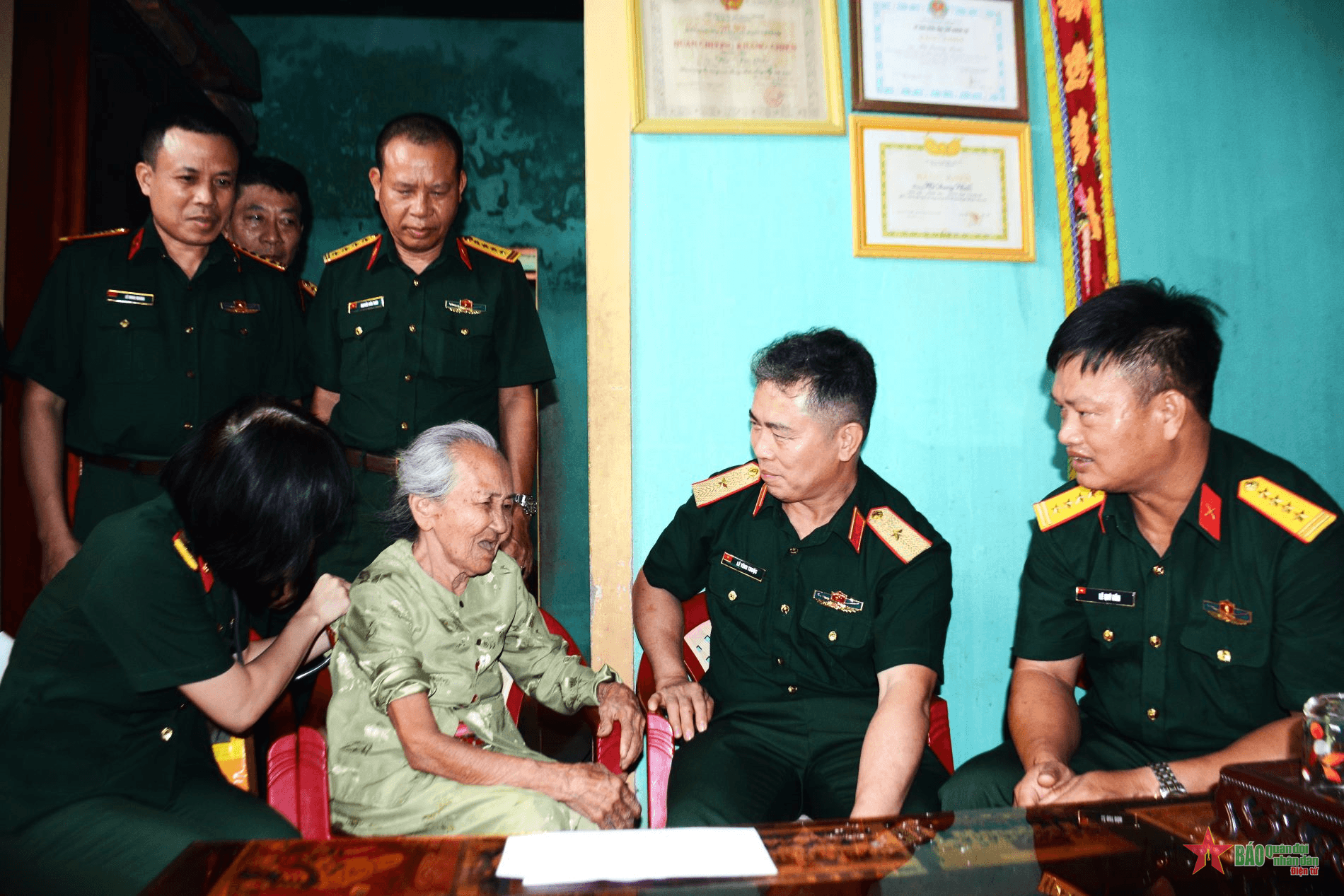 Nghĩa tình trên quê hương “lũy thép” anh hùng