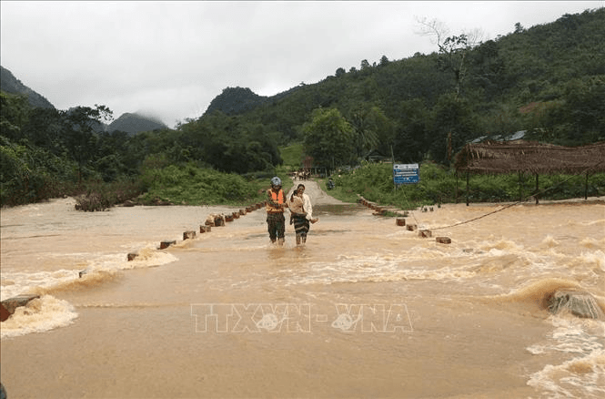Mưa lũ làm 3 người mất tích với nhiều thiệt hại tại các địa phương