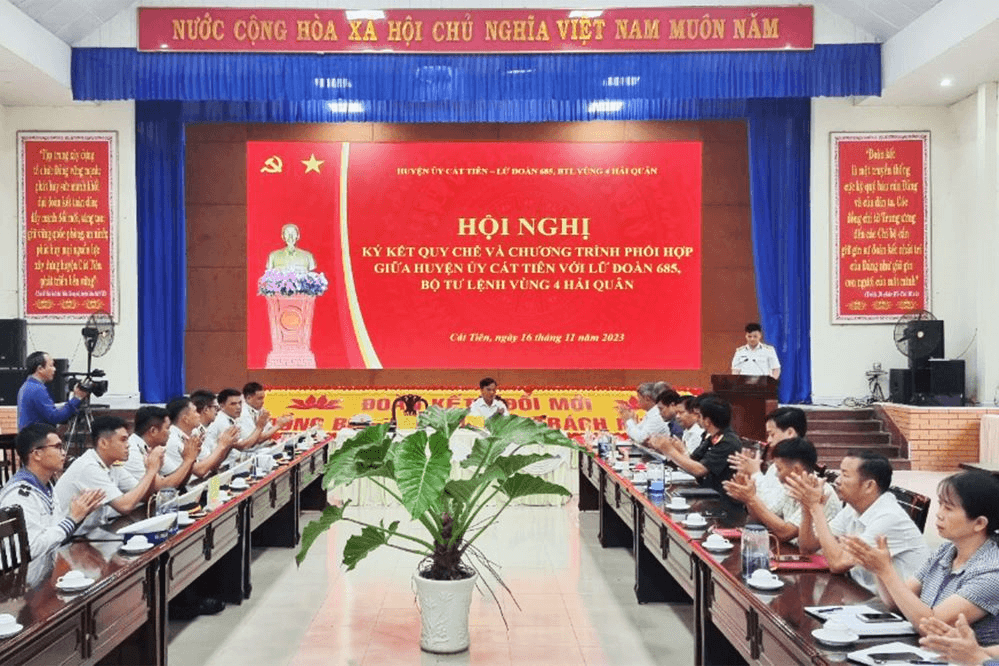 Lữ đoàn 685, Vùng 4 Hải quân và huyện ủy Cát Tiên, tỉnh Lâm Đồng ký kết nghĩa