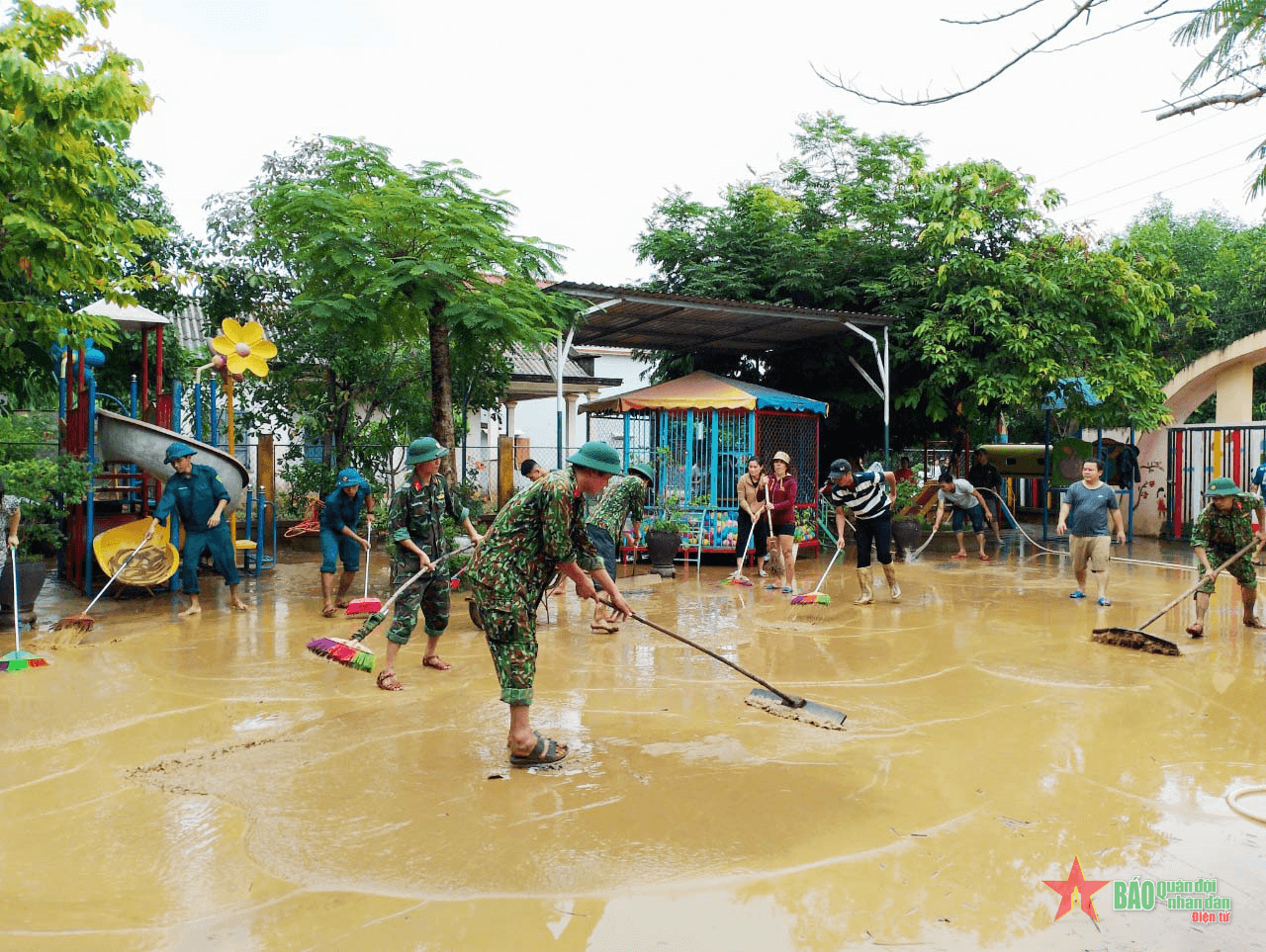 Hỗ trợ nhân dân khắc phục thiệt hại do mưa lũ