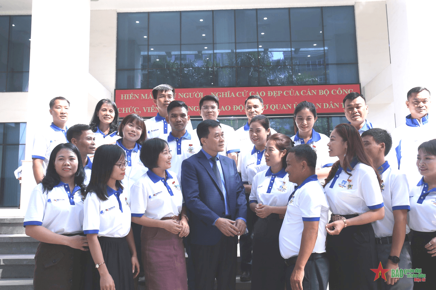 Lãnh đạo Ủy ban Dân tộc gặp mặt nhà giáo tiêu biểu tham gia Chương trình “Chia sẻ cùng thầy cô”