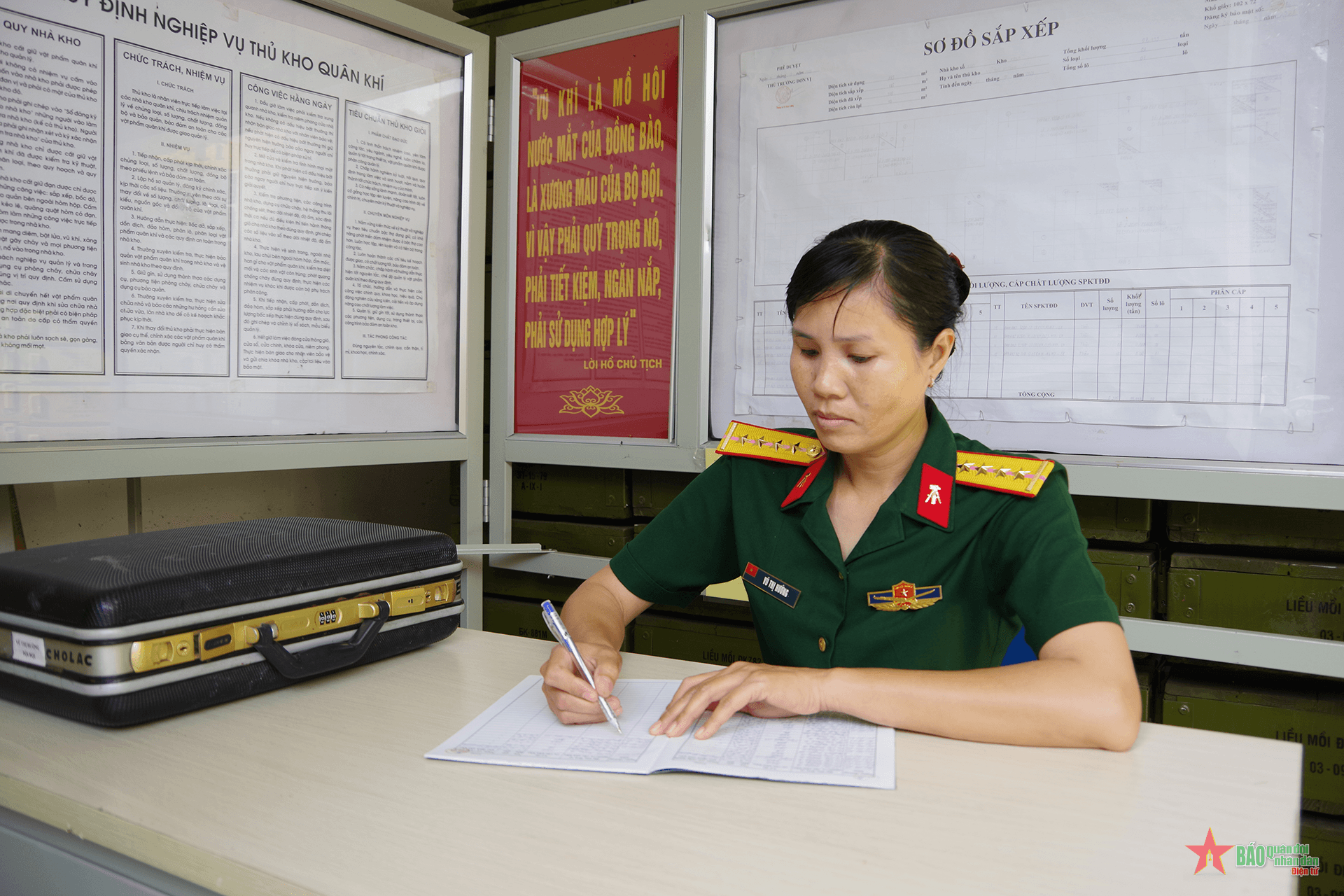 Bóng hồng quản kho - Đại úy Quân nhân chuyên nghiệp Vũ Thị Hường