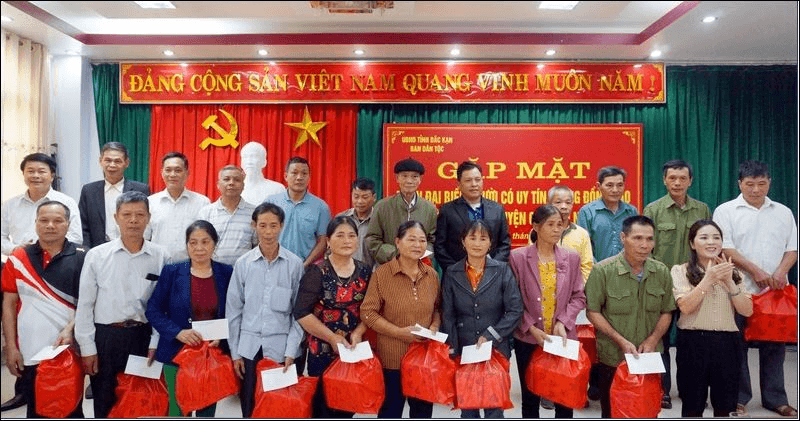 Chăm lo cho người có uy tín trong đồng bào dân tộc thiểu số