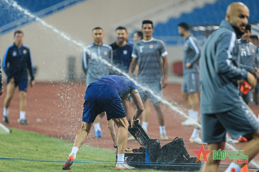 Đội tuyển Iraq hốt hoảng trước sự cố bất ngờ trên sân Mỹ Đình