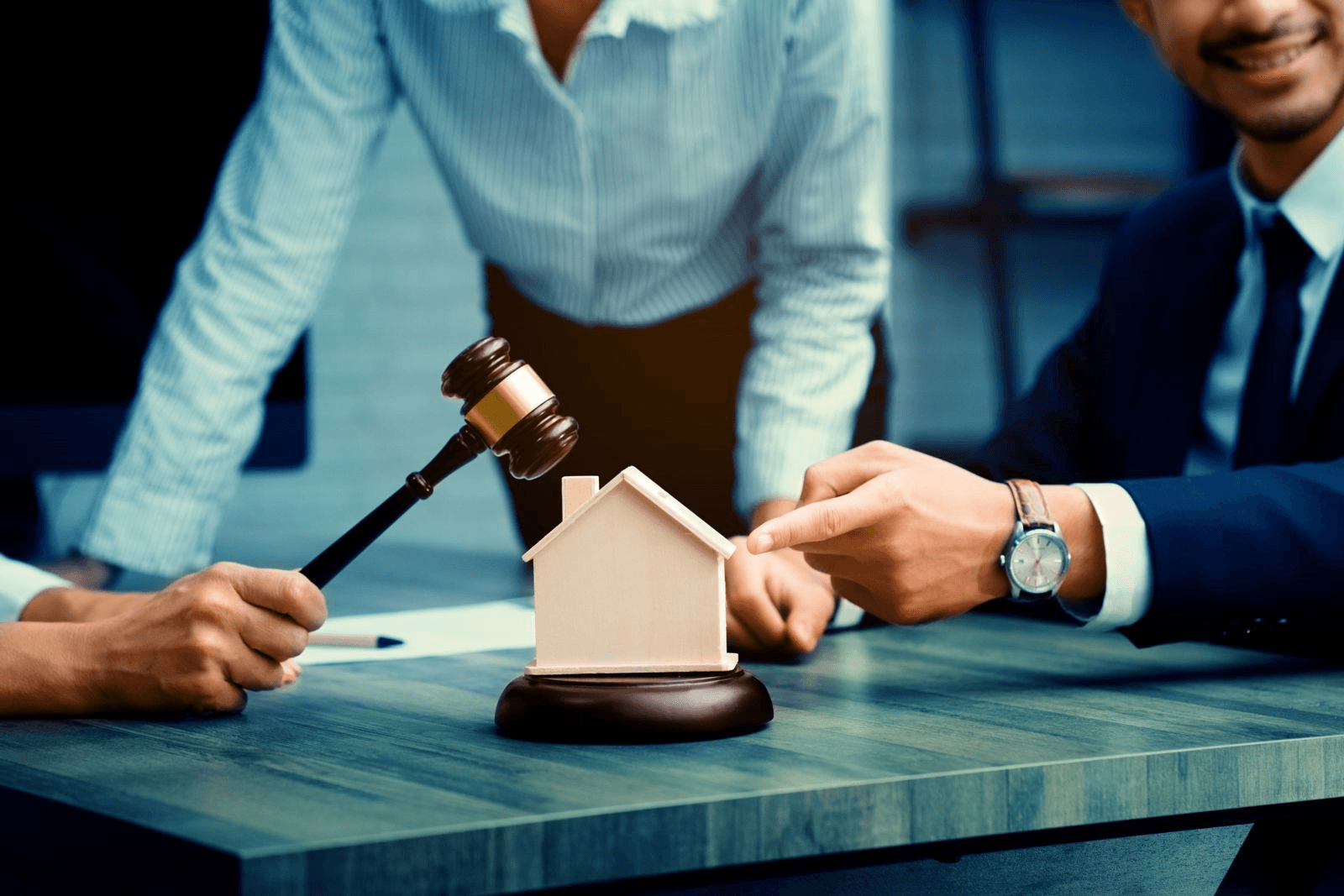 Mỹ: Từ văn hóa thích kiện tới cửa kiếm tiền của các công ty luật