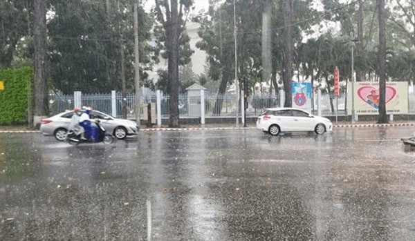 Thời tiết hôm nay (24-11): Mưa rào, dông rải rác ở Nam Bộ