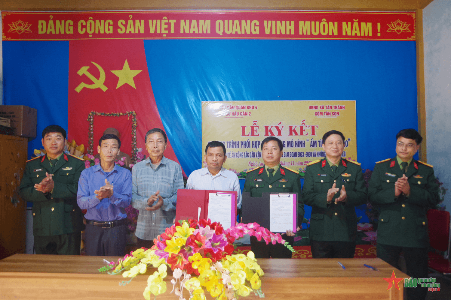 Căn cứ Hậu cần 2: Ký kết chương trình hoạt động Mô hình “Ấm tình xóm đạo”