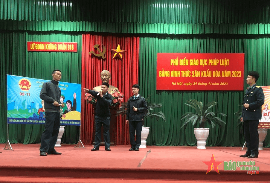 Lữ đoàn Không quân 918: “Sân khấu hóa” để nâng cao chất lượng giáo dục pháp luật