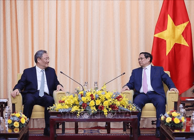 Thủ tướng Chính phủ Phạm Minh Chính tiếp Bộ trưởng Bộ Thương mại Trung Quốc