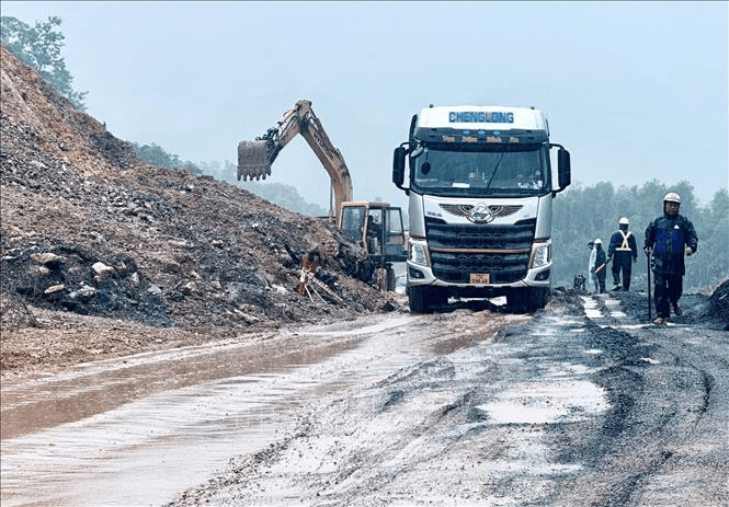 Cao tốc La Sơn - Hòa Liên sạt lở nghiêm trọng, đề nghị công bố tình trạng khẩn cấp