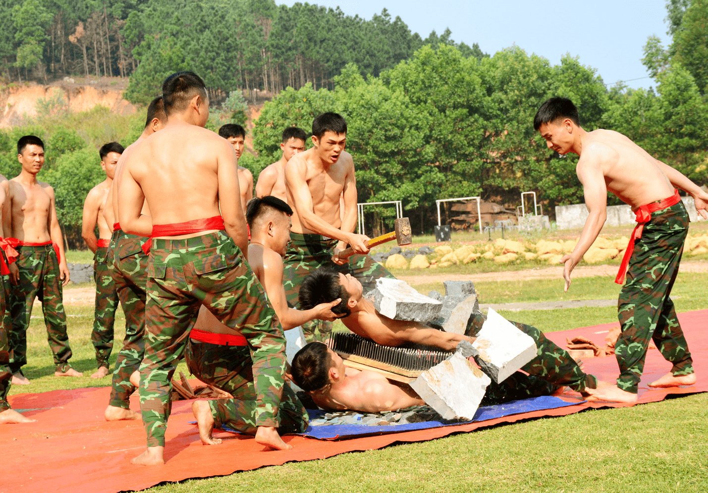Thêm cảm phục những chiến sĩ "đặc biệt tinh nhuệ"