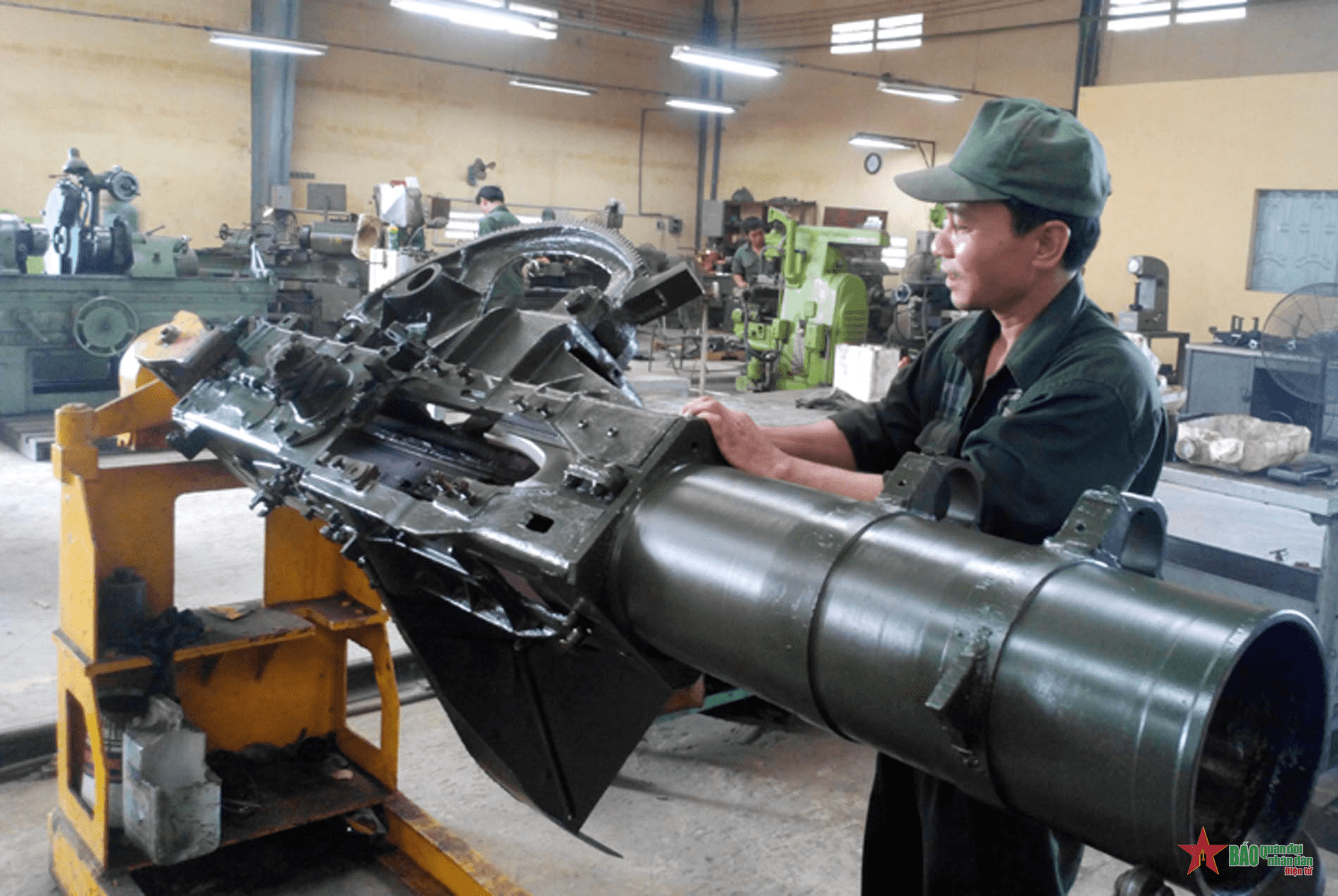 Những người lính thợ đam mê ở Xí nghiệp Liên Hợp Z751
