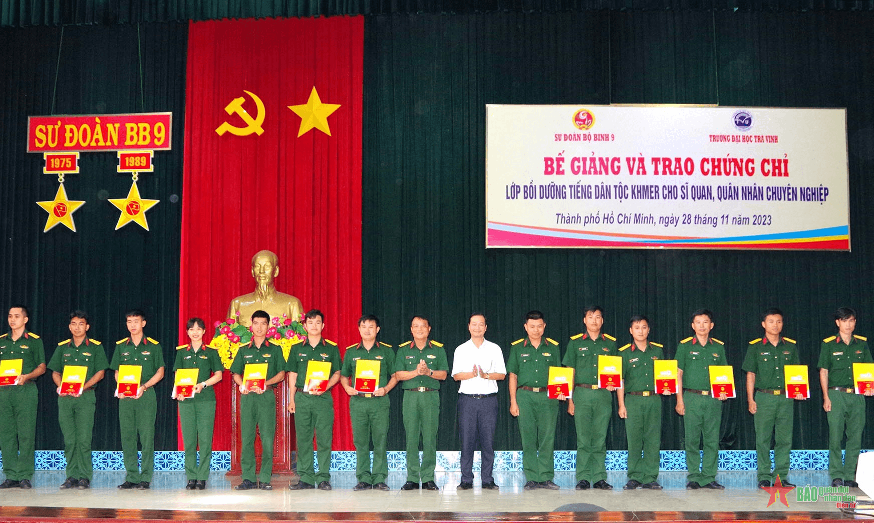 Trao chứng chỉ học tiếng Khmer cho 50 sĩ quan, quân nhân chuyên nghiệp Sư đoàn 9 (Quân đoàn 4)