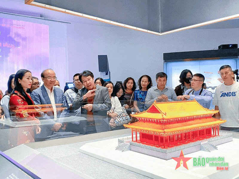 Trưng bày “Giải mã bí ẩn kiến trúc điện Kính Thiên”