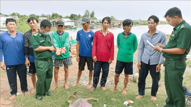 Bạc Liêu: Kịp thời cứu vớt nhiều thuyền viên trôi dạt trên biển
