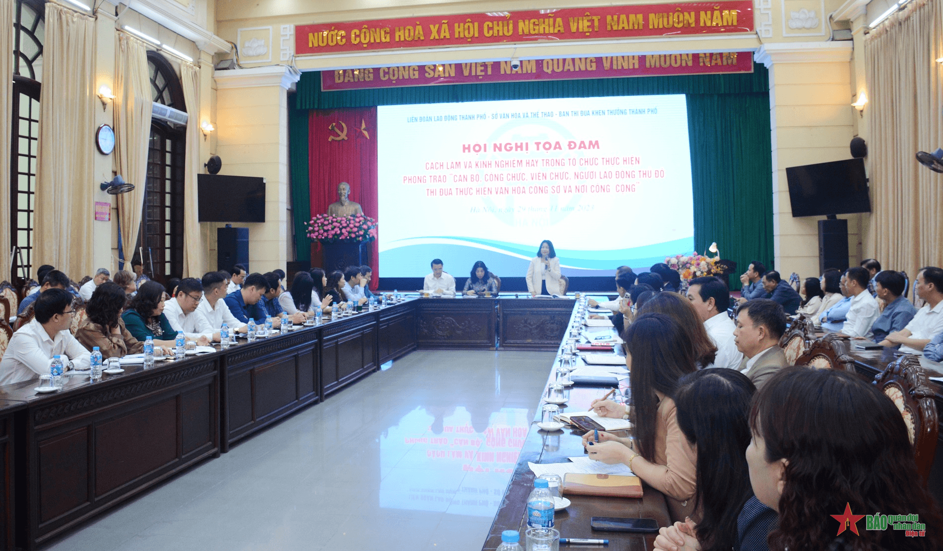 Thực hiện văn hóa công sở và nơi công cộng trên địa bàn Thủ đô